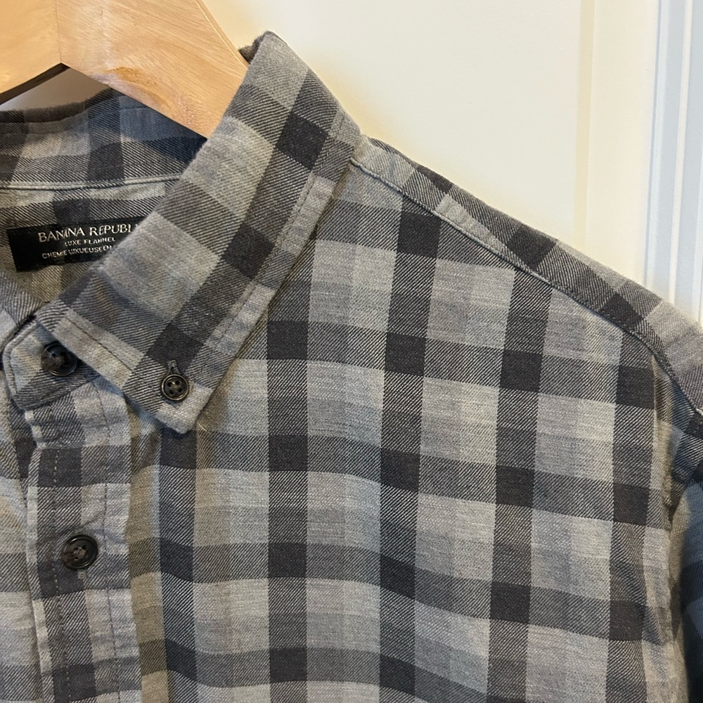 Banana Republic Gray Plaid Casual Button Down Shirt